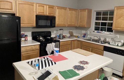 Brown Road Condo | 20’ to City center or CLT Airport