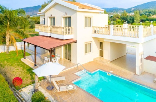 Ayia Marina Chrysochous Villa | 200 m² Villa ∙ 4 bedrooms ∙ 9 guests
