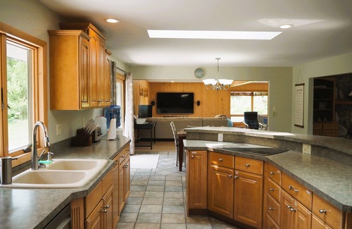 Branch House | 200 feet of lake front on 5 acres, great for accommodating large groups.