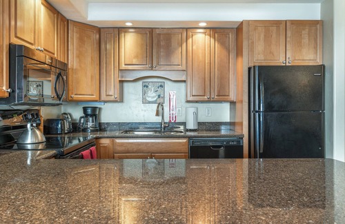 Vail Condo | 200 ft. to Gondola! Balcony, Parking, Fireplace, Views! Heart of Lionshead!