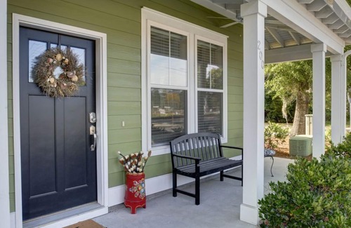 Bluffton House | 200 Goethe Rd - LUXURY COTTAGE IN DOWNTOWN BLUFFTON! MINUTES TO MAY RIVER!