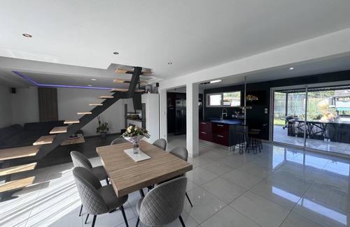 Saint-Mars-d'Outille House | 200 m² House ∙ 5 bedrooms ∙ 14 guests