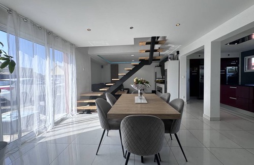 Saint-Mars-d'Outille House | 200 m² House ∙ 5 bedrooms ∙ 14 guests