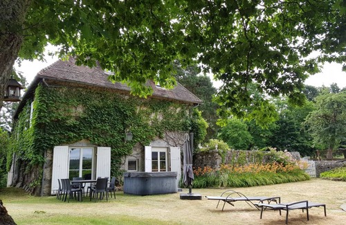 Ussel House | 200 m² Gîte ∙ 4 bedrooms ∙ 11 guests