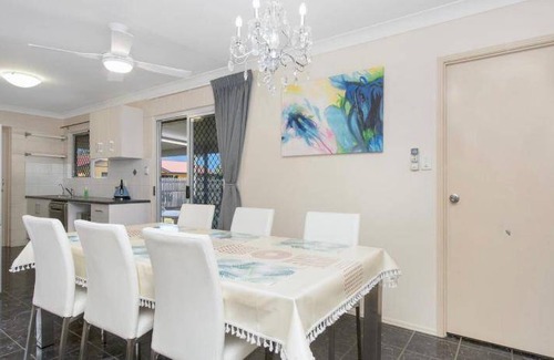Mount Louisa House | 200 m² House ∙ 3 bedrooms ∙ 7 guests