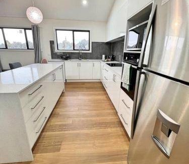 Lyons House | 200 m² House ∙ 3 bedrooms ∙ 8 guests