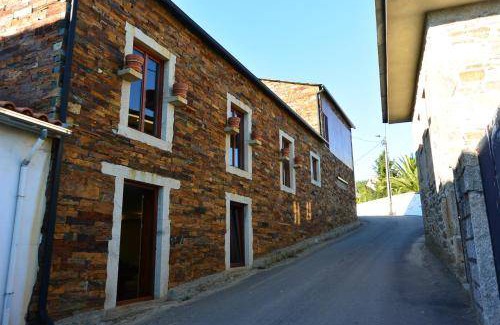 Alvarenga House | 200 m² House ∙ 4 bedrooms ∙ 14 guests