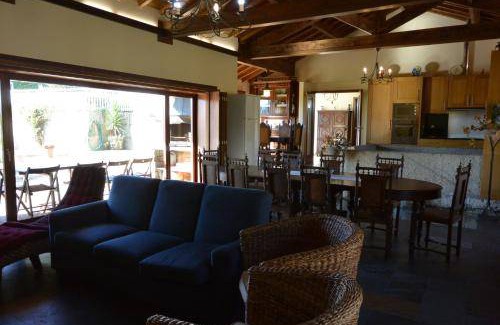 Alvarenga House | 200 m² House ∙ 4 bedrooms ∙ 14 guests
