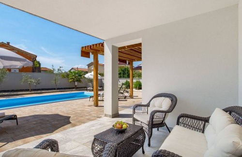 Pinezici House | 200 m² House ∙ 4 bedrooms ∙ 10 guests
