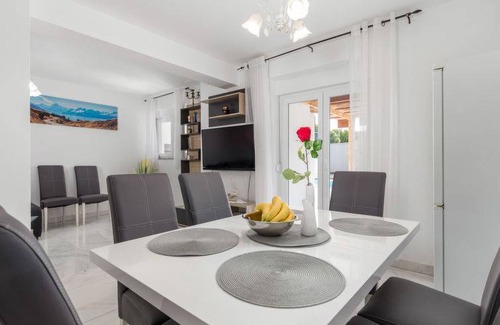 Pinezici House | 200 m² House ∙ 4 bedrooms ∙ 10 guests