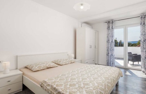 Pinezici House | 200 m² House ∙ 4 bedrooms ∙ 10 guests