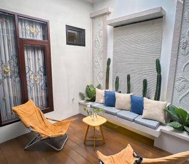 Purwokerto House | 200 m² House ∙ 5 bedrooms ∙ 10 guests