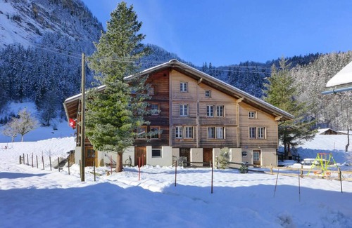 Reichenbach House | 200 m² House ∙ 6 bedrooms ∙ 12 guests