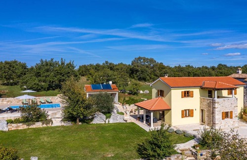 Makovci Villa | 200 m² Villa ∙ 4 bedrooms ∙ 8 guests