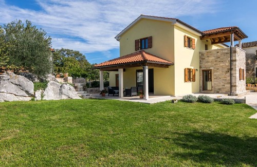 Makovci Villa | 200 m² Villa ∙ 4 bedrooms ∙ 8 guests