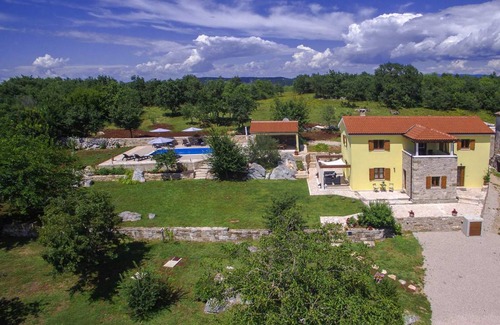 Makovci Villa | 200 m² Villa ∙ 4 bedrooms ∙ 8 guests