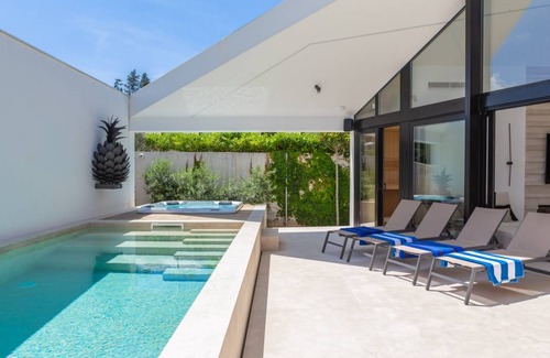 Sutivan Villa | 200 m² Villa ∙ 4 bedrooms ∙ 8 guests