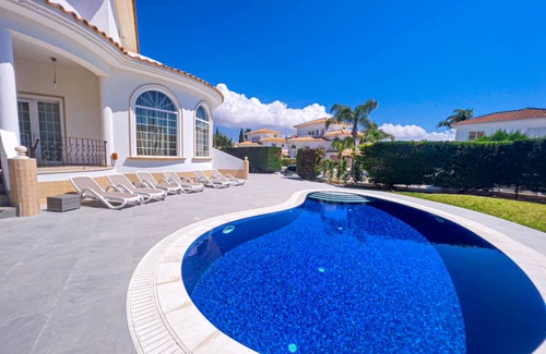Ayia Thekla Villa | 200 m² Villa ∙ 4 bedrooms ∙ 8 guests