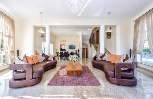 Ayia Thekla Villa | 200 m² Villa ∙ 4 bedrooms ∙ 8 guests