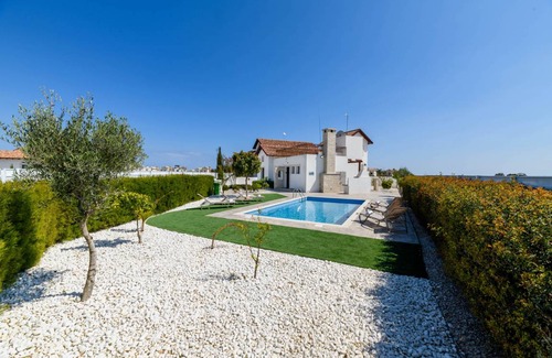 Ayia Thekla Villa | 200 m² Villa ∙ 4 bedrooms ∙ 8 guests