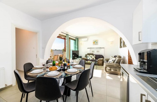 Ayia Thekla Villa | 200 m² Villa ∙ 4 bedrooms ∙ 8 guests