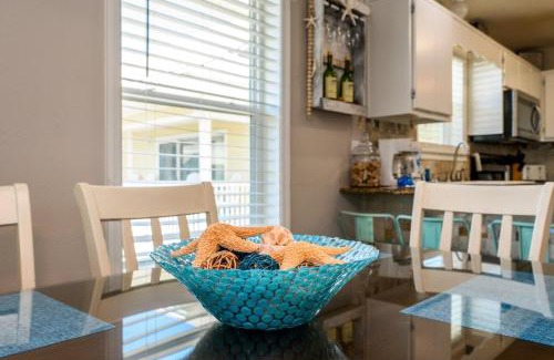 Destin Apartment | 200 yds to private gated beach access- 3BR-2BA- quiet location in the heart of Destin!