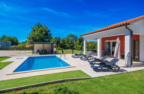 Cukrici Villa | 2000 square meters of private and secure garden, true tranquility and only 15 km from the sea
