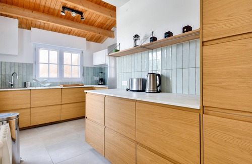 Noirmoutier-en-l'Ile Ski Chalet | 200m from the beach-House at Vieil-For 4-Garden