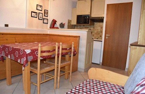 Pralognan-la-Vanoise Apartment | 200m from ski slopes, Ground floor, terrace, tv, ski locker, 27m², Pralognan-la-Vanoise