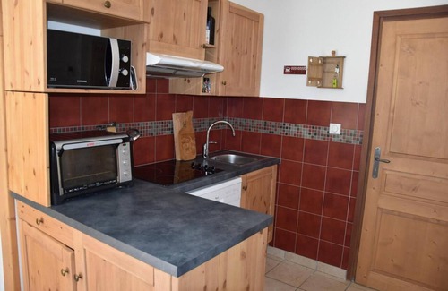 Pralognan-la-Vanoise Apartment | 200m from resort center, Ground floor, balcony, tv, ski locker, 49m², Pralognan-la-Vanoise