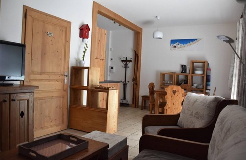 Pralognan-la-Vanoise Apartment | 200m from resort center, Ground floor, balcony, tv, ski locker, 49m², Pralognan-la-Vanoise