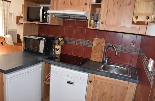 Pralognan-la-Vanoise Apartment | 200m from resort center, Ground floor, balcony, tv, ski locker, 49m², Pralognan-la-Vanoise