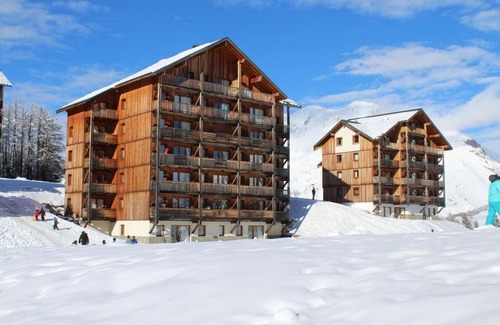 Saint-Etienne-en-Devoluy Apartment | 200m from resort center, 5th floor, view mountain, balcony, tv, ski locker, 31m², Superdévoluy