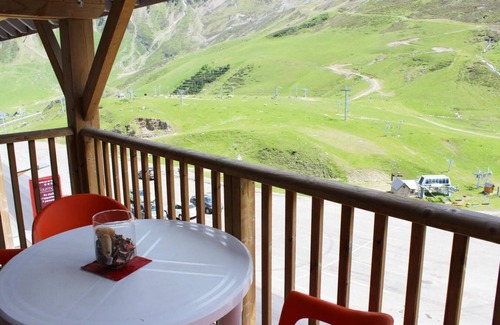 La Mongie Apartment | 200m from shops, swimming pool, terrace, parking, tv, ski locker, 45m², Barèges/La Mongie