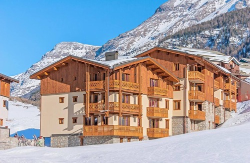 Lanslevillard Apartment | 200m from ski slopes, fitness, swimming pool, sauna, hammam, balcony, tv, ski locker, 50m²