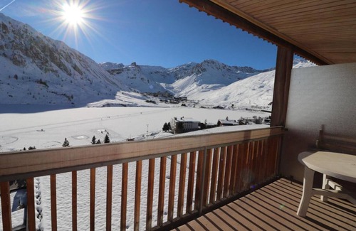 Tignes le Lac Apartment | 200m from ski slopes, 6th floor, view open, balcony, tv, ski locker, 62m², Tignes