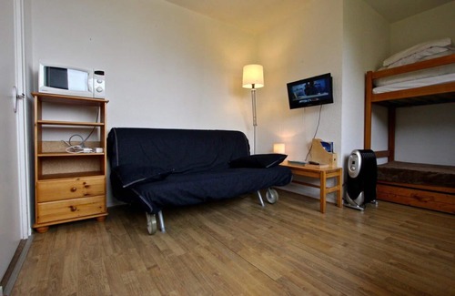 Chamrousse Apartment | 200m from ski slopes, 6th floor, tv, ski locker, 18m², Chamrousse