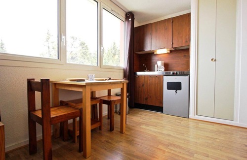 Chamrousse Apartment | 200m from ski slopes, 6th floor, tv, ski locker, 18m², Chamrousse