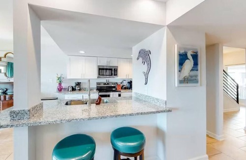 Harbor Oaks House | 202 Allegro North - Beautiful condo with views of Aransas Bay!