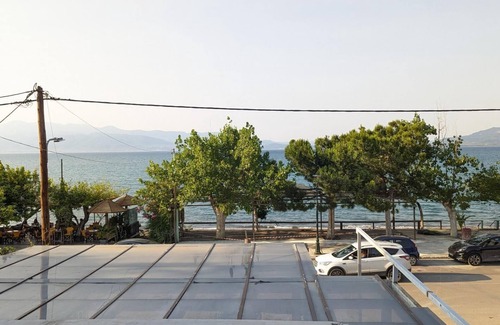 Kamena Vourla House | 202 | Okeania 3 persons 1st floor Seafront Room