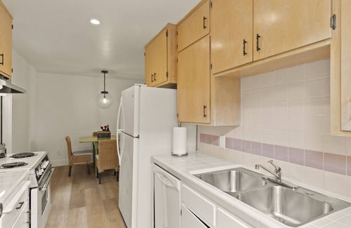 Pacific Grove House | 2021 Remodeled Victorian in Excellent Location, Close to Beach and Downtown