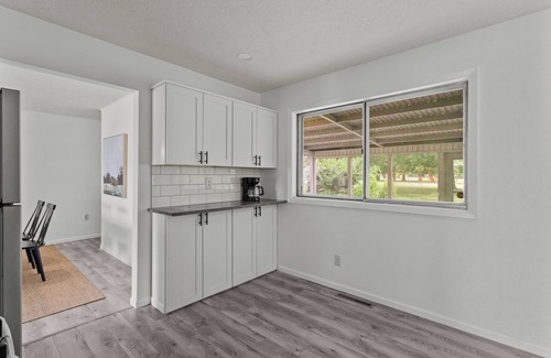 Kokomo House | 2024 New 3-bedroom house with WiFi, AC in Kokomo