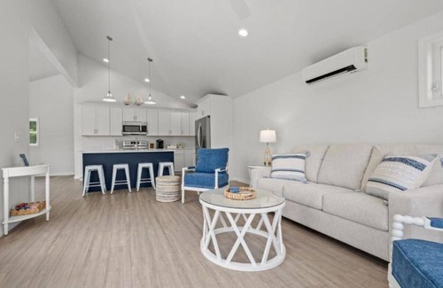 Winterport Cottage | 2024 Remodel - Magnificent Water View, A/C, Dogs, Yard, Games, Fire Pit, Trendy