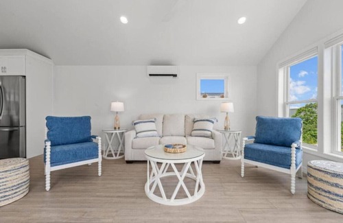 Winterport Cottage | 2024 Remodel - Magnificent Water View, A/C, Dogs, Yard, Games, Fire Pit, Trendy