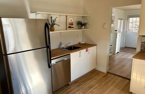 Manitou Springs Historic District Cabin | 2024 Remodeled Creekside Cabin Steps to Downtown Manitou Springs Lic#9244nnnnnnn