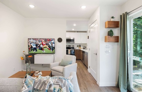 Northgate House | 2025 Built Modern Retreat w/3 AC in Safe Location