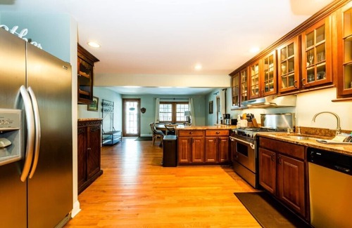 Harbert Cottage | 2026 OPEN! (4 Nt Min!) Harbert Home With Hot Tub & Close To Beach!
