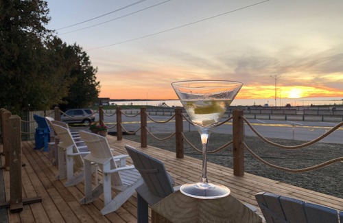 Port Elgin Hotel | 203 - Executive Rm -1 King Bed 2nd Floor