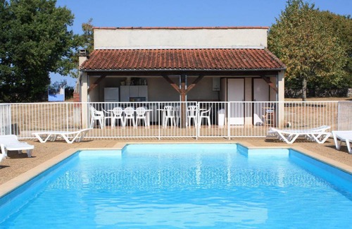 Senaillac-Lauzes House | 205 m² Gîte ∙ 8 bedrooms ∙ 17 guests