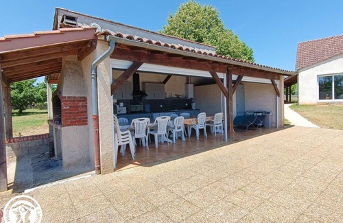 Senaillac-Lauzes House | 205 m² Gîte ∙ 8 bedrooms ∙ 17 guests